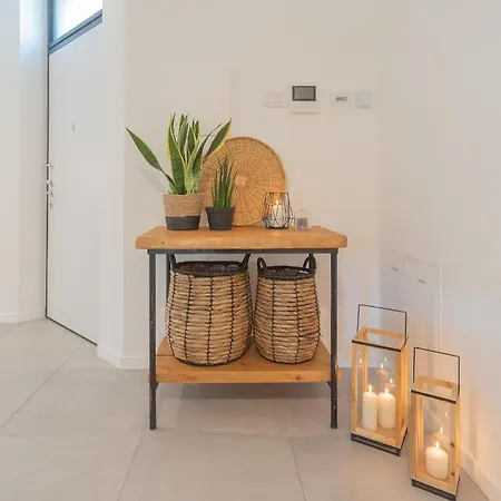 Ginepro & Salvia In By Rent קומו